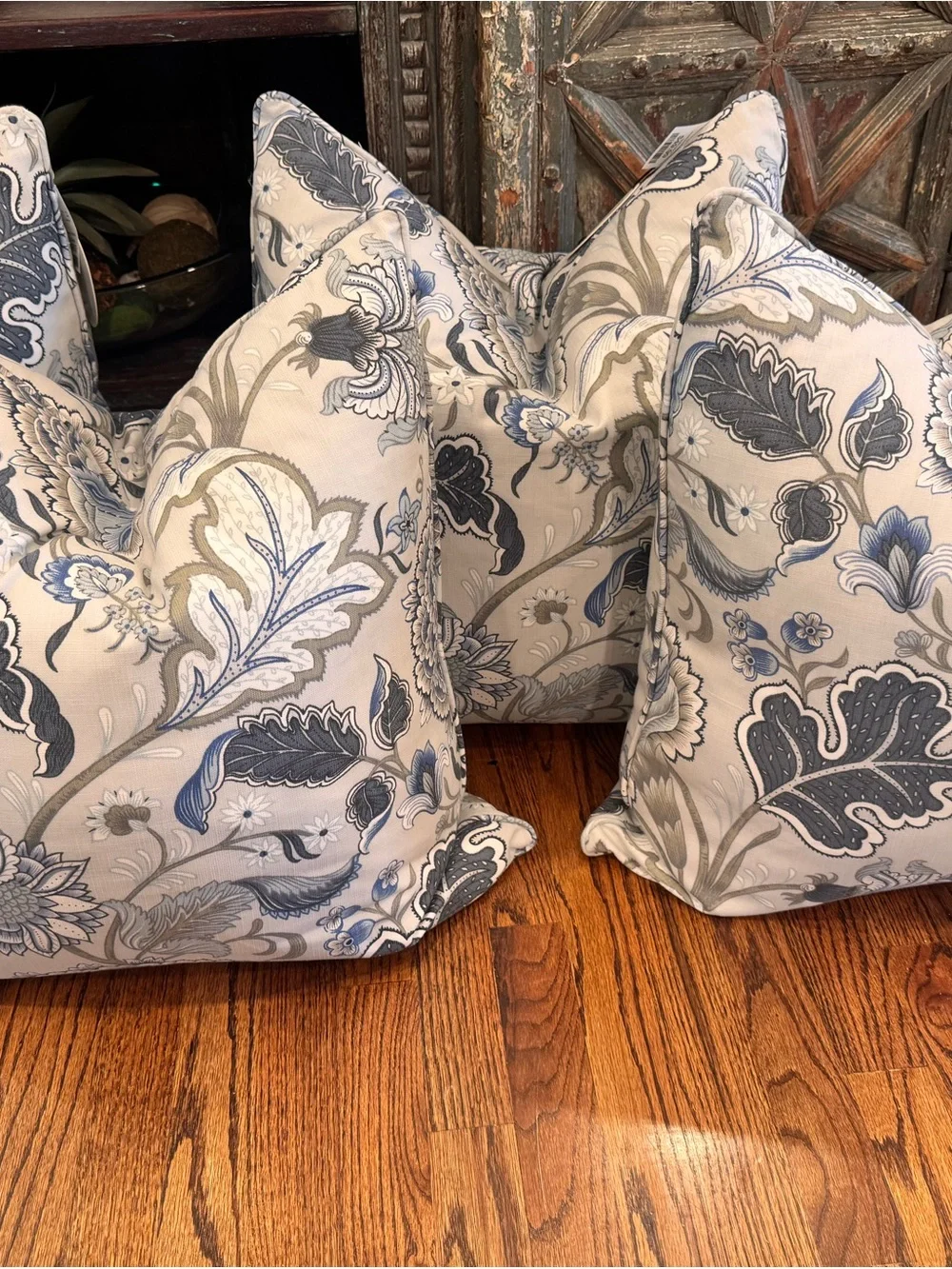 1-NWT CALLISTO HOME FLORAL DESIGN DECORATIVE PILLOW